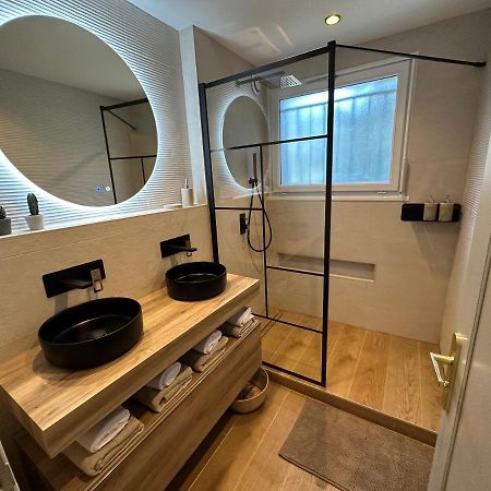Apartmán Minois Saint-Genet-Lerpt Exteriér fotografie