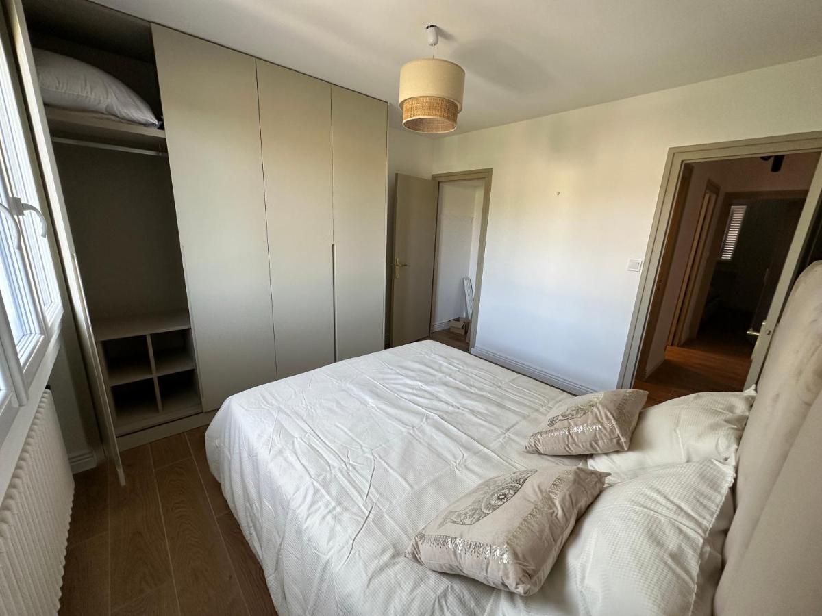 Apartmán Minois Saint-Genet-Lerpt Exteriér fotografie