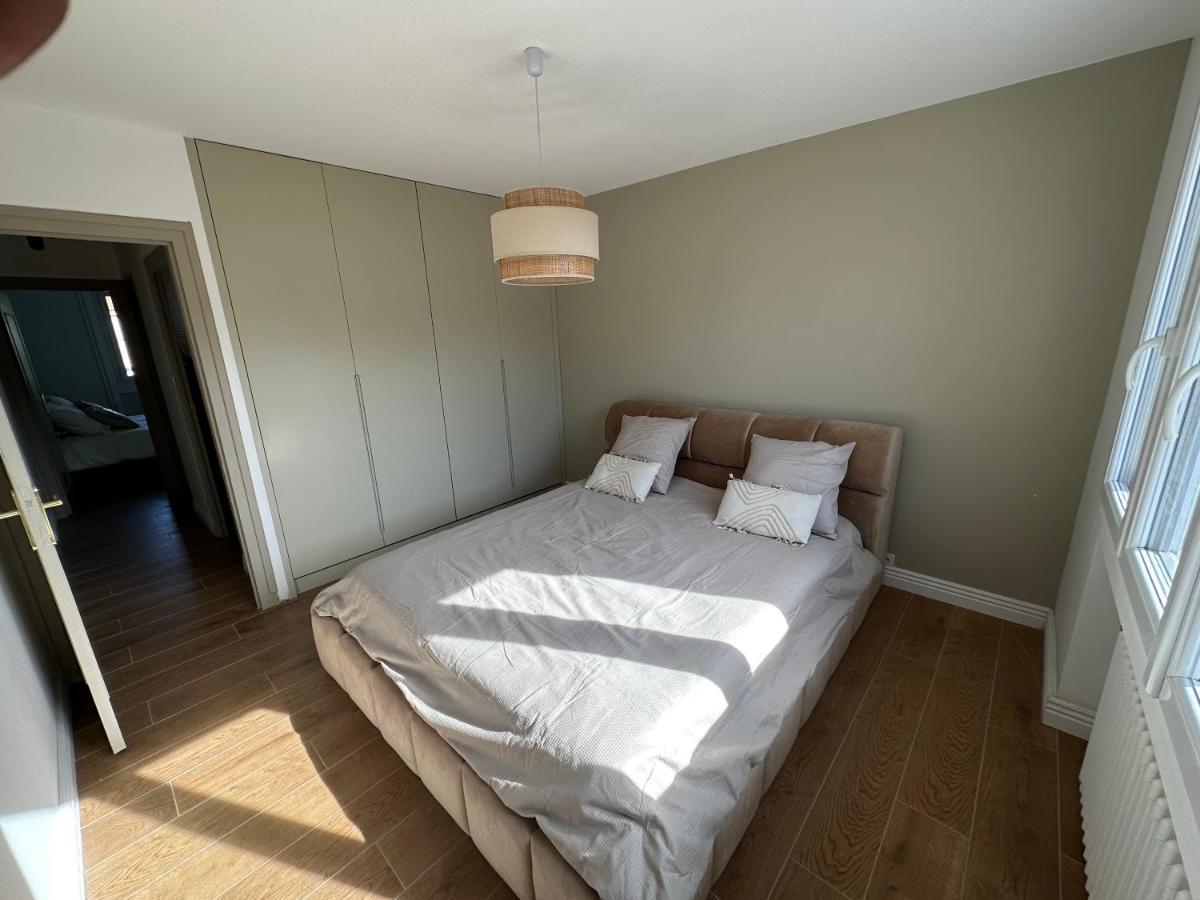Apartmán Minois Saint-Genet-Lerpt Exteriér fotografie