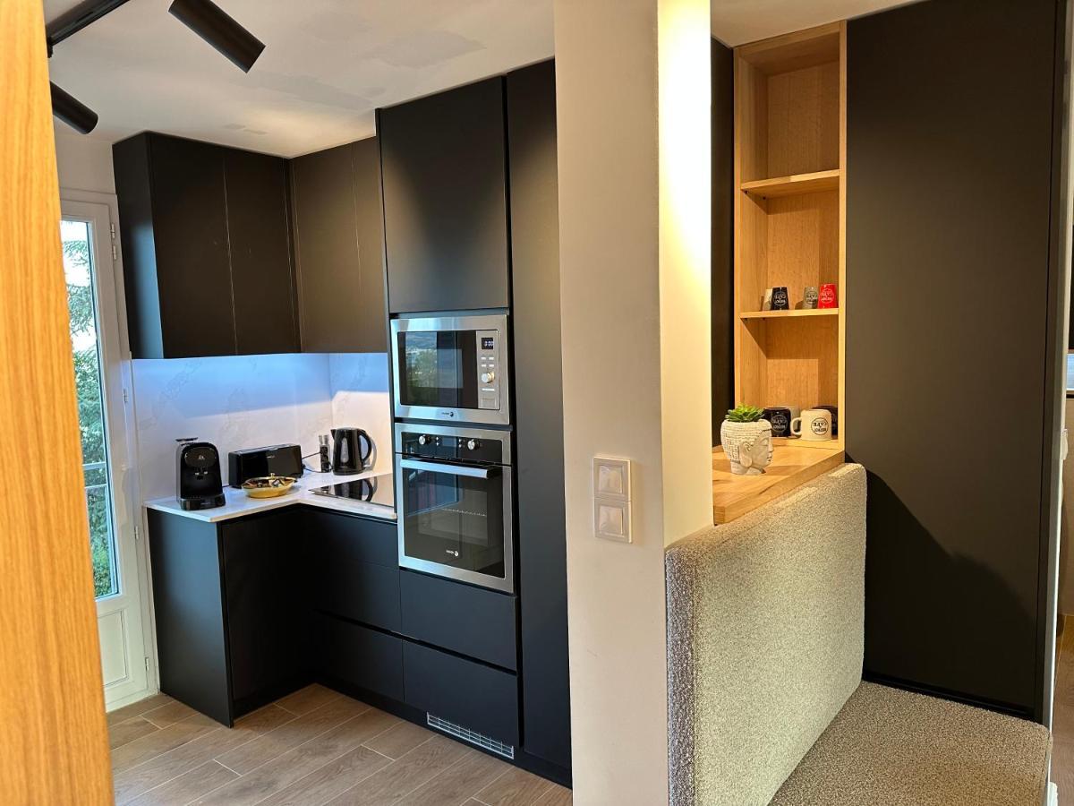 Apartmán Minois Saint-Genet-Lerpt Exteriér fotografie