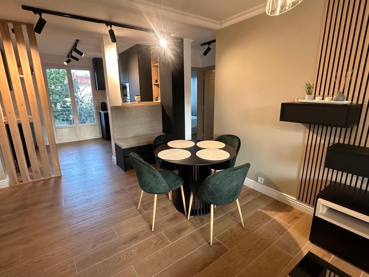 Apartmán Minois Saint-Genet-Lerpt Exteriér fotografie